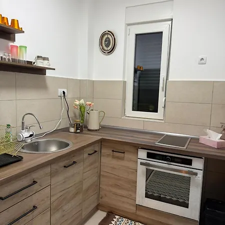 Nest24- Cozy With Terrace And Private Garage Ni