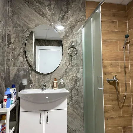 Nest24- Cozy With Terrace And Private Garage Apartment