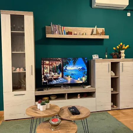 Nest24- Cozy With Terrace And Private Garage Apartment Ni