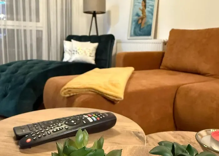 Nest24- Cozy With Terrace And Private Garage Apartament Ni